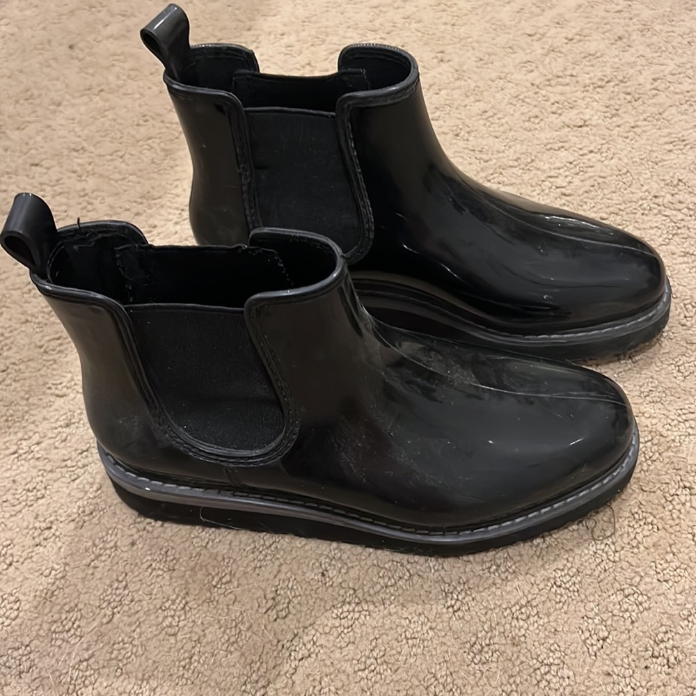Shiney Pleather hottie Steve Madden
